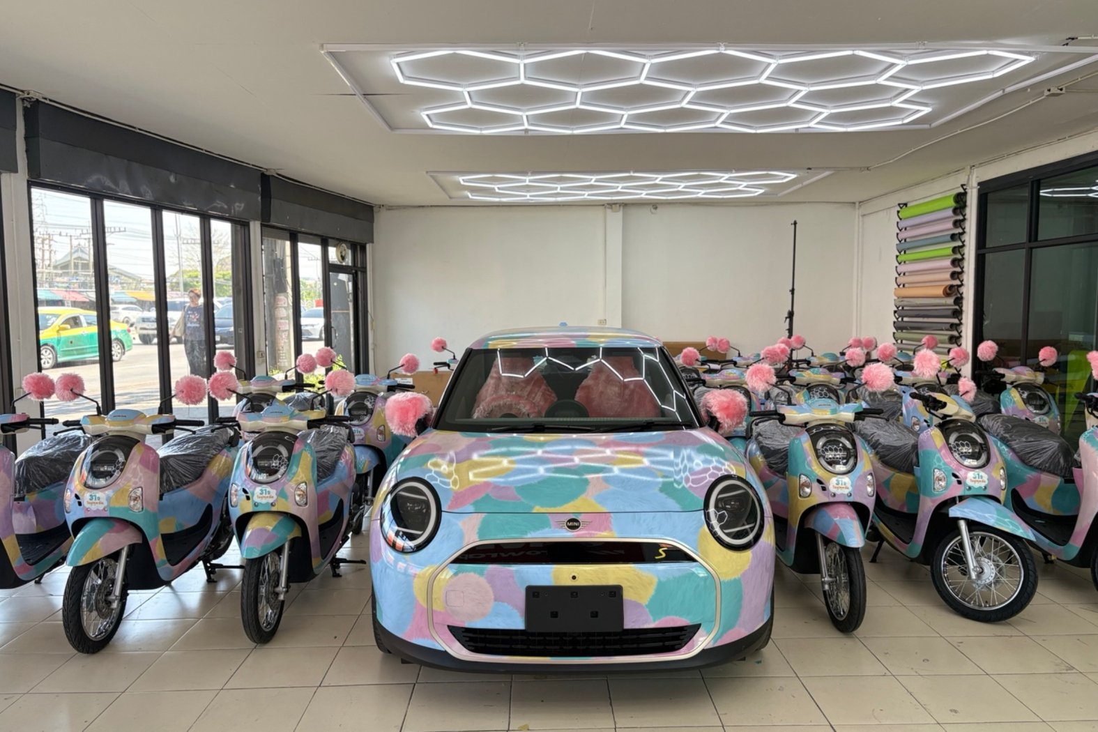 Scoopy Fleet หลายคันในแคมเปญ Lotus 31st Anniversary